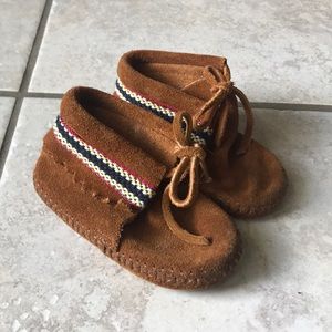 Baby Minnetonka moccasins booties ✨
